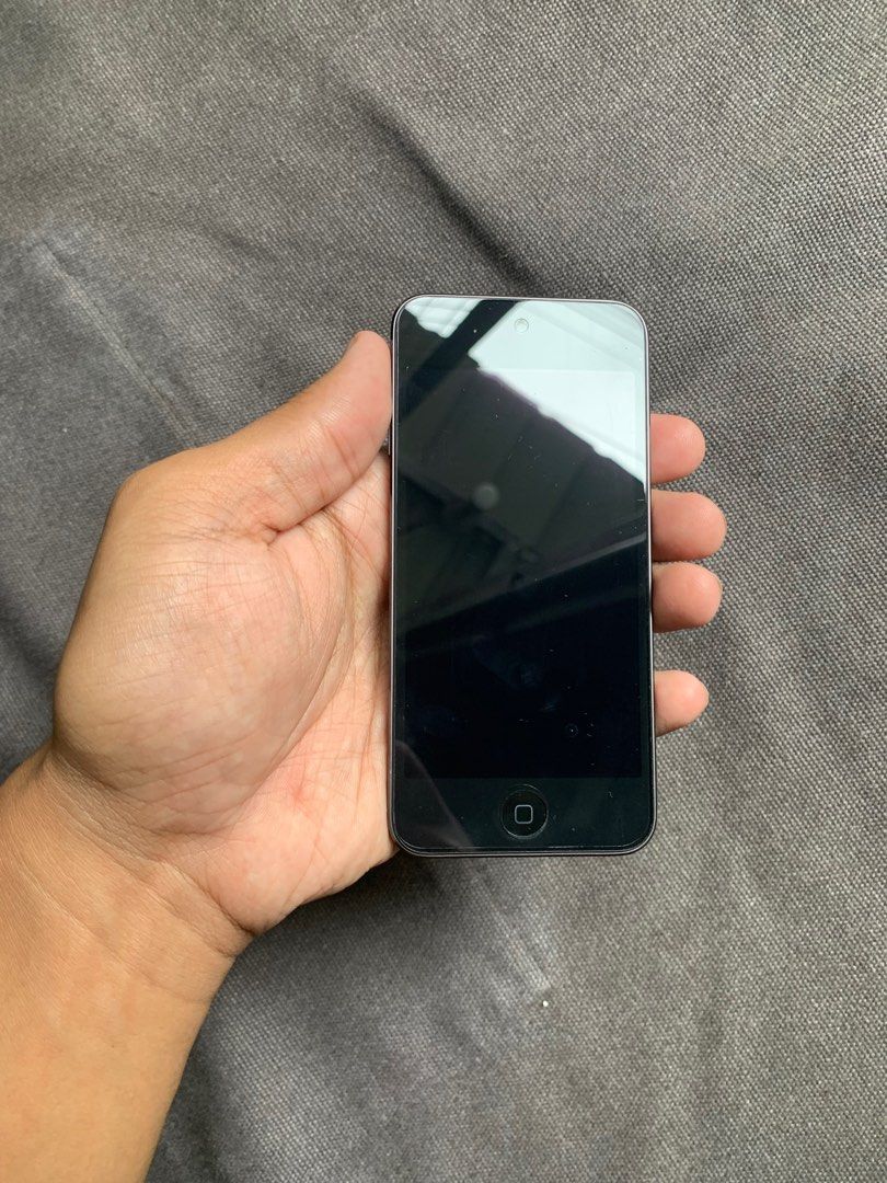 iPod Touch 7th Generation (Category: Early Generation Mobile Phones) located in Bulacan. Submitted by kncreate (Listing ID 1395433570, Image 2). Description: iPod Touch 7th Generation last iPod model released by Apple Space Grey Color A10 Fusion chip 32 GB IOS 14.2 Condition: Good as brand new. .