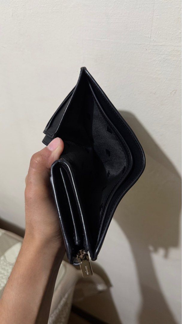 KS Bifold wallet (Category: Wallets & Card holders) located in Manila. Submitted by j1221 (Listing ID 1395491583, Image 3). Description: Lalamove ready.