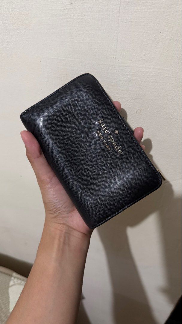 KS Bifold wallet (Category: Wallets & Card holders) located in Manila. Submitted by j1221 (Listing ID 1395491583, Image 1). Description: Lalamove ready.