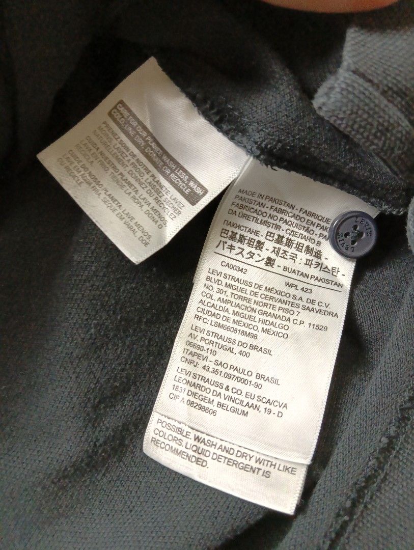 Levis (Category: Tshirts & Polo Shirts) located in Petaling Jaya. Submitted by mantrifted (Listing ID 1395446590, Image 3). Description: PIT 20 LENGTH 29 CONDITION 8.9/10 NO HOLE NO STAIN.