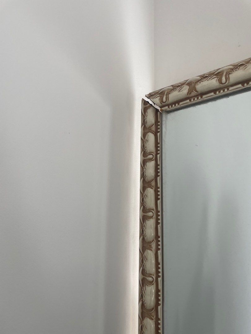 long mirror (Category: Mirrors) located in Shah Alam. Submitted by farihaatira (Listing ID 1395434821, Image 2). Description: 90cm x 180cm very big mirror but has a slight defect, but still can fix arrange own pick up. .