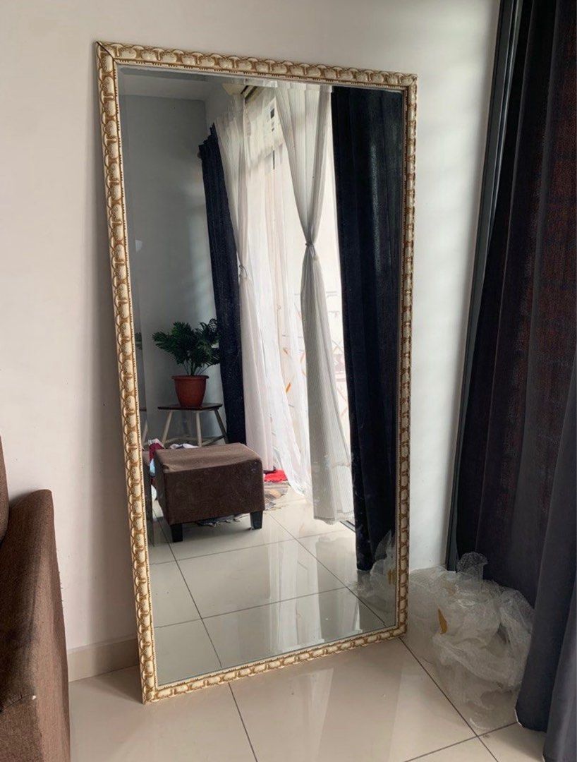 long mirror (Category: Mirrors) located in Shah Alam. Submitted by farihaatira (Listing ID 1395434821, Image 1). Description: 90cm x 180cm very big mirror but has a slight defect, but still can fix arrange own pick up. .