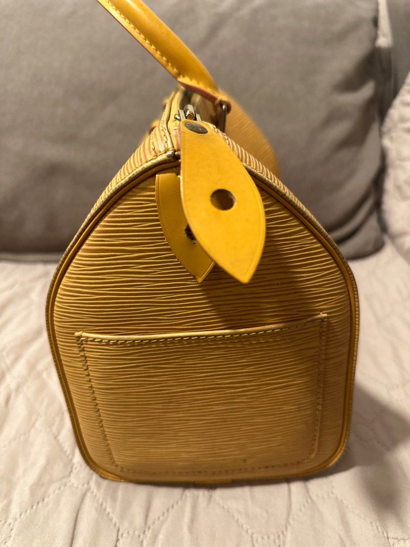 Louis Vuitton Epi Speedy 25 (Category: Luxury Bags & Wallets) located in Mandaluyong City. Submitted by grace.dt (Listing ID 1395527591, Image 3). Description: Rfs: Decluttering 📍 Quezon City.
