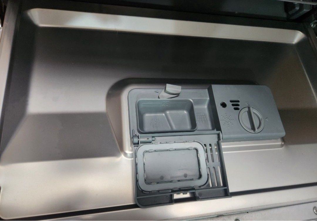 Maximus Dishwasher (Category: Dishwasher) located in Manila. Submitted by marvintaye39811 (Listing ID 1395500889, Image 1). Description: - Compact Maximus dishwasher ORIG PRICE Php17,000 - Great Condition - Silver color - Digital display and control buttons - Includes detergent dispenser - Racks for dishes, cutlery, and glasses - Clean and well-maintained interior Slightly negotiable..
