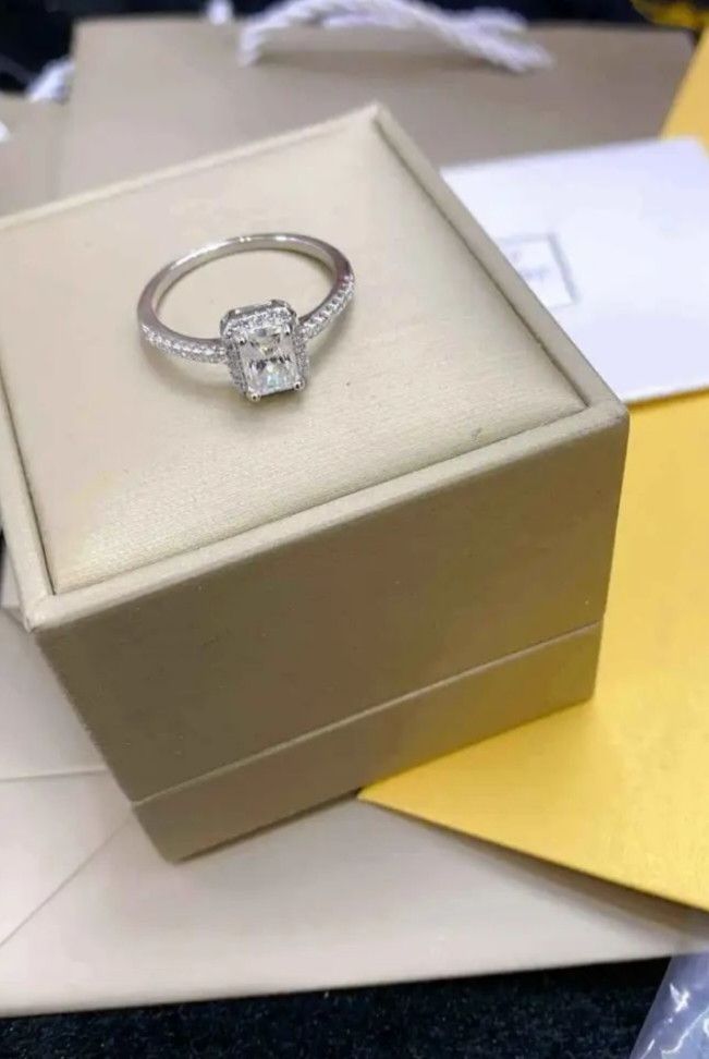 Moissanite engagement ring 💍 (Category: Rings) located in Manila. Submitted by szairajewel (Listing ID 1395447161, Image 1). Description: Engagement ring 💍 Moissanite stone positive to diamond tester 💯 pure silver touch of white gold with Certificate and complete inclusion. Available size 4-5-6-7-8-9 CASH ON DELIVERY 🚚.