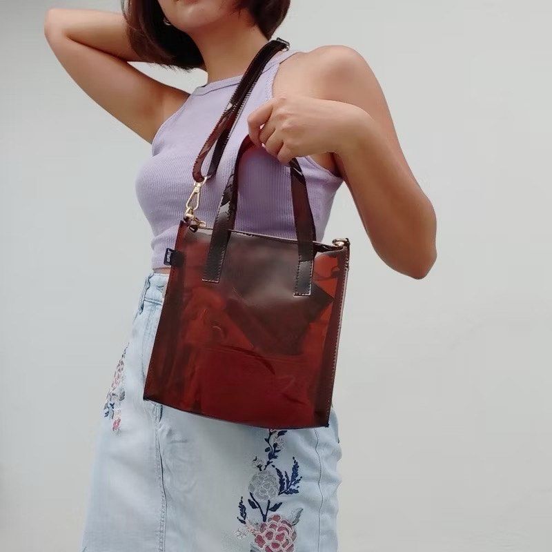 Mumi PVC Bag (Category: Shoulder Bags) located in Pasig City. Submitted by dai_clutter (Listing ID 1395377434, Image 1). Description: used 2x or 3x only! Mukhang bago pa :) PVC Bag ang ganda pang awra complete size & specs nasa picture na paki scroll na lang.