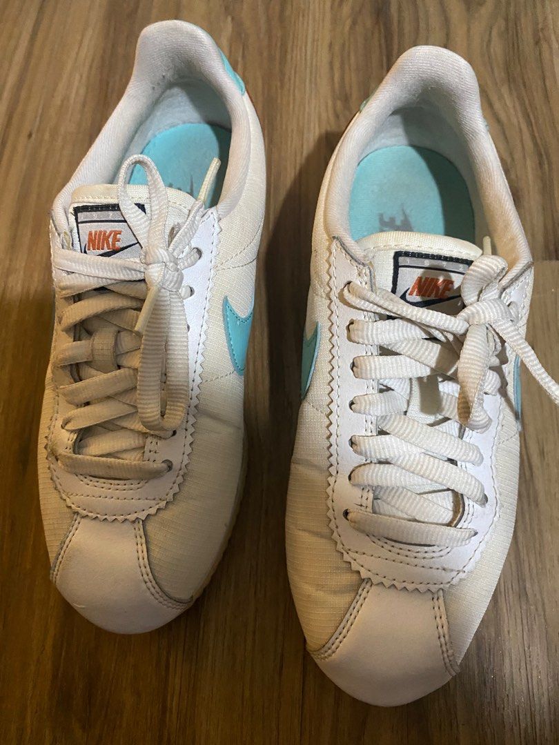Original Nike cortez (Category: Sneakers) located in Makati City. Submitted by jielato (Listing ID 1395481972, Image 3). Description: Original prize 5,000 bought this at shoe mnl Selling it for only 2,000 Size: US 6 23cm Selling my preloved shoes 👟 Letting go of my favorite pair 💕 Hindi ko na nagagamit since WFH na .