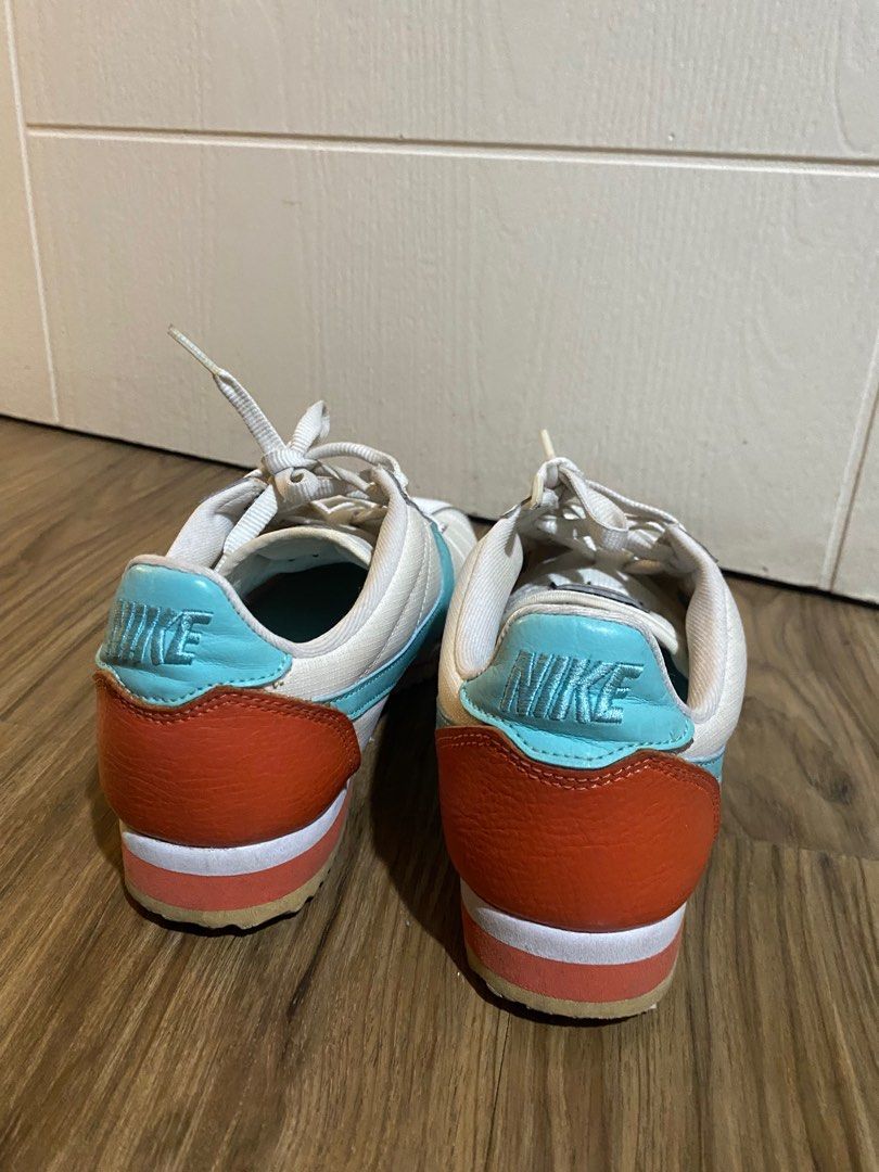 Original Nike cortez (Category: Sneakers) located in Makati City. Submitted by jielato (Listing ID 1395481972, Image 2). Description: Original prize 5,000 bought this at shoe mnl Selling it for only 2,000 Size: US 6 23cm Selling my preloved shoes 👟 Letting go of my favorite pair 💕 Hindi ko na nagagamit since WFH na .