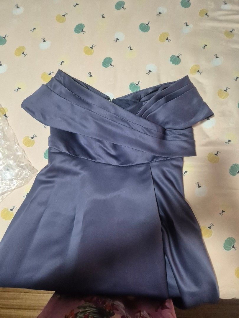 Ninang gown (Category: Evening dresses & gowns) located in Pasig City. Submitted by rubyspick (Listing ID 1395360488, Image 3). Description: like new, worn once, off shoulder dark blue gray gown, fits L - XL.