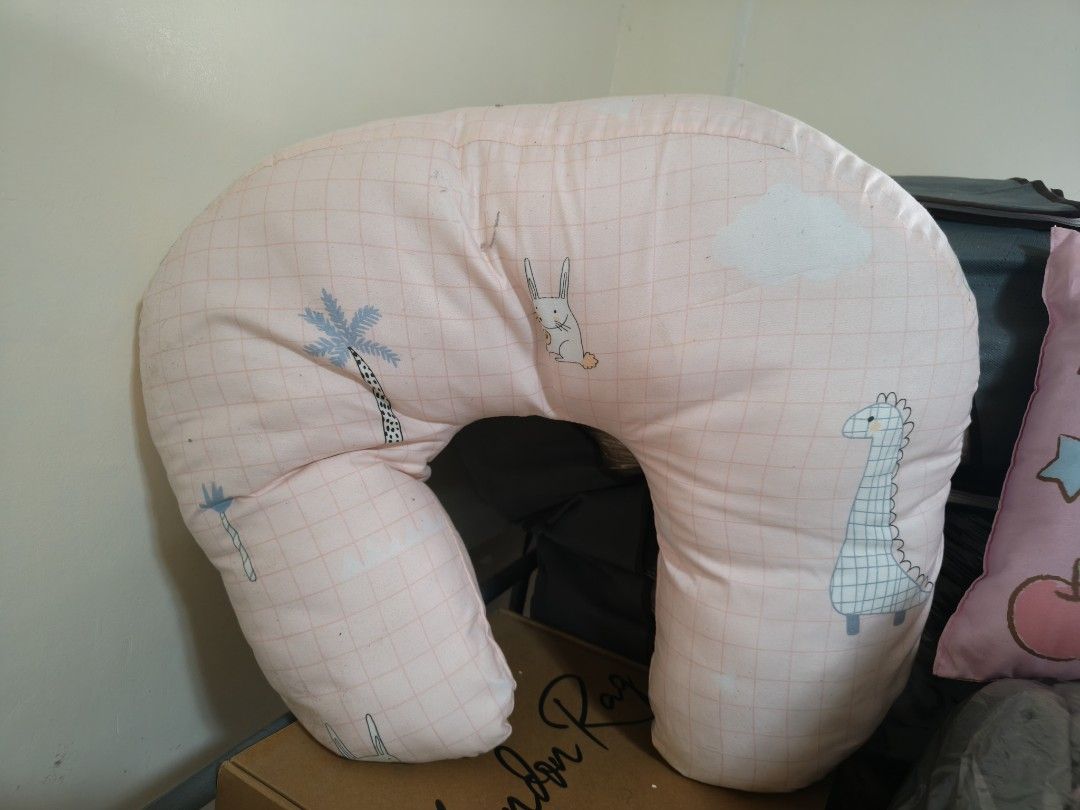 Nursing Pillow (Category: Breastfeeding & Bottle Feeding) located in Santa Rosa. Submitted by authenticsforless (Listing ID 1395468895, Image 2). Description: Lalabhan lang po ang pillow case at natambak Very good condition po!.