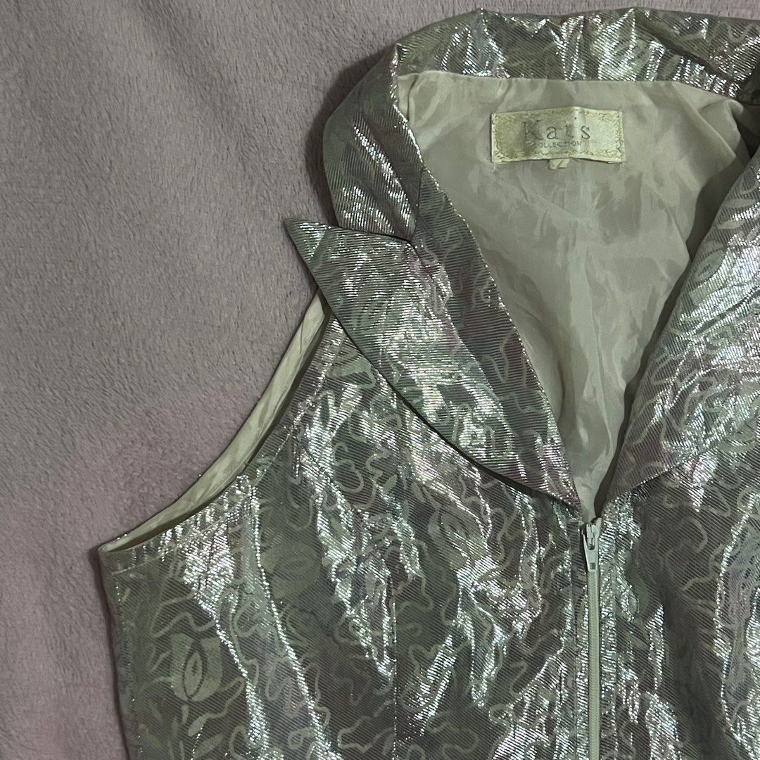 Pink Gray Coquette Vest Collared Zipper Top (Category: Sleeveless) located in Makati City. Submitted by declut_k8 (Listing ID 1395480448, Image 2). Description: xs-semi m.