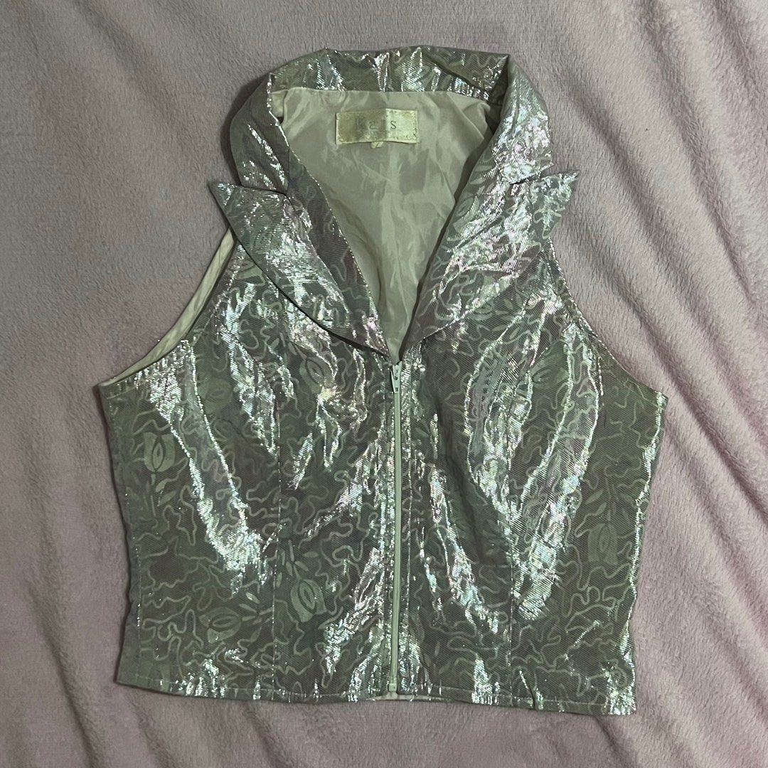 Pink Gray Coquette Vest Collared Zipper Top (Category: Sleeveless) located in Makati City. Submitted by declut_k8 (Listing ID 1395480448, Image 1). Description: xs-semi m.
