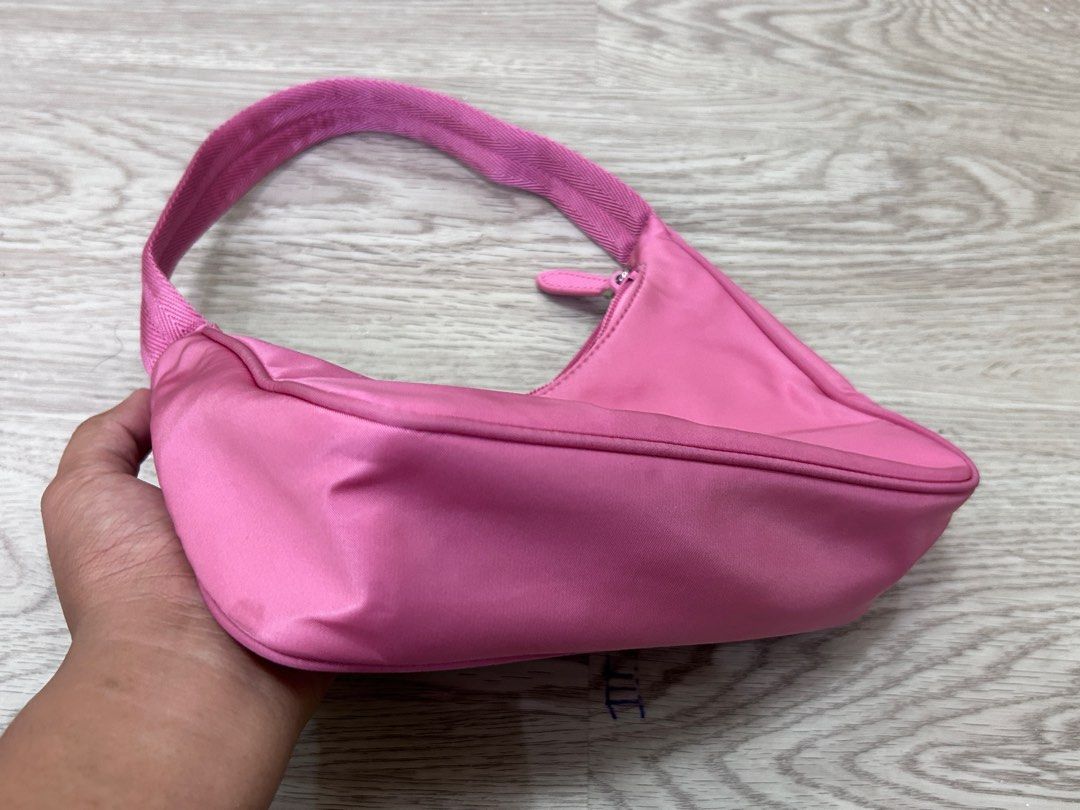 Prada Re-Edition 2000 Mini-Bag in pink Re-Nylon (Category: Luxury Bags & Wallets) located in Manila. Submitted by ardobe.mnl (Listing ID 1395505877, Image 3). Description: .