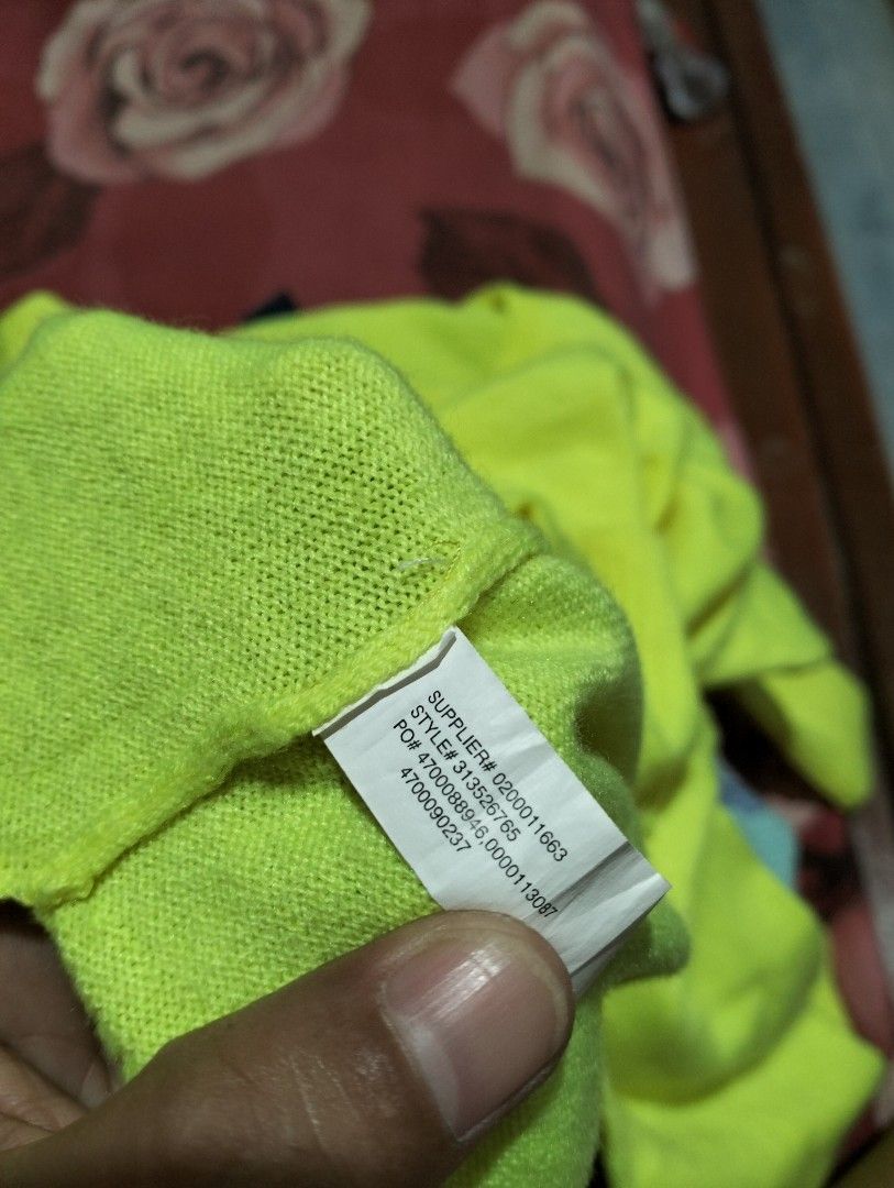 Ralph Lauren Neon Green Sweater (Category: Longsleeves) located in Talibon. Submitted by saysonlest75795 (Listing ID 1395496263, Image 3). Description: RL Sweater for women asnew dimes 20/20.5 Boxy youth size fit Small women.
