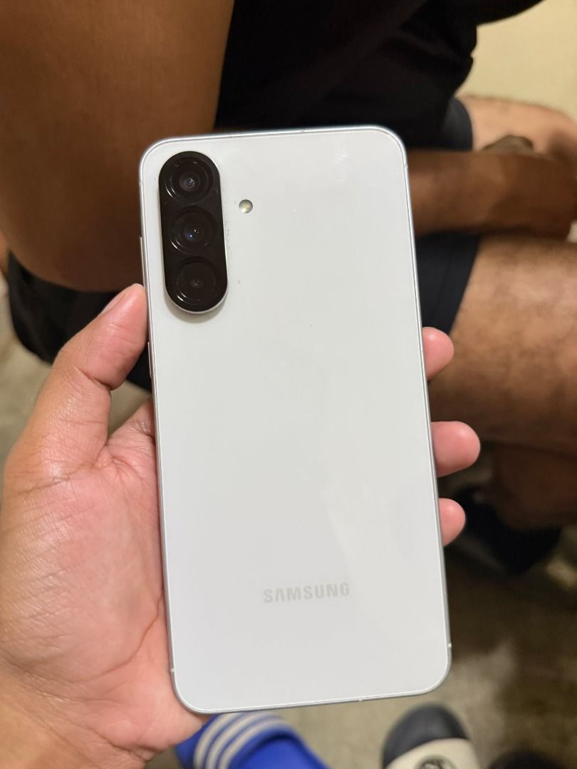 Samsung Galaxy A56 5G (Category: Samsung) located in Valenzuela. Submitted by riveradominic418 (Listing ID 1395366433, Image 2). Description: For Sale Samsung Galaxy A56 5G 8/256 Complete package box and charger.