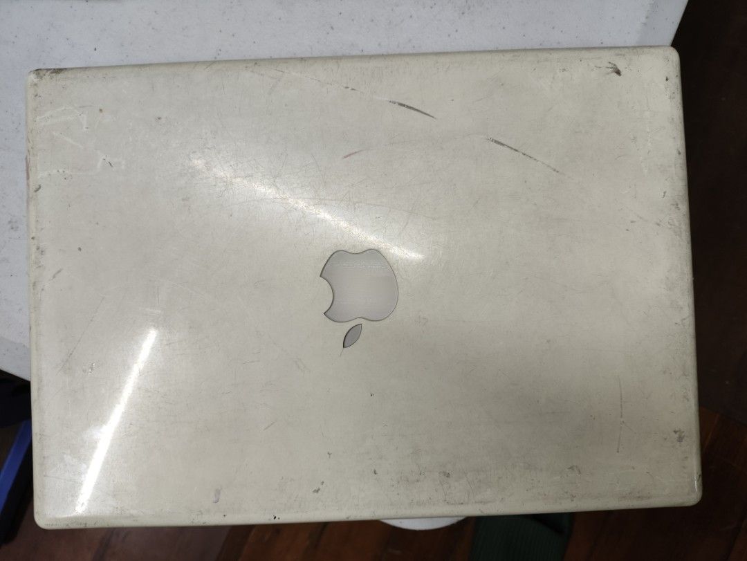 MACBOOK SAMSUNG LAPTOP BROKEN (Category: Laptops & Notebooks) located in Manila. Submitted by seepeeaylohyer (Listing ID 1395493081, Image 1). Description: SELLING AS IS BROKEN NO CHARGER SELLING AS A LOT.