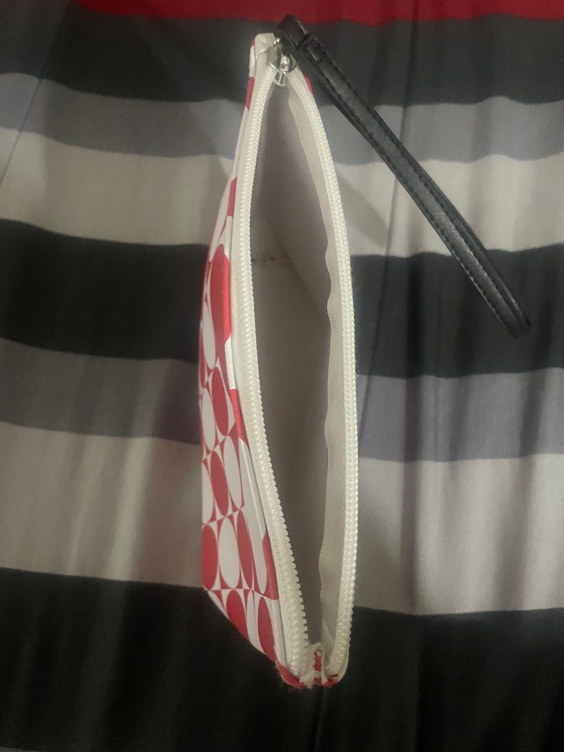 Shisheido make up pouch/bag (Category: Makeup) located in Manila. Submitted by bedlambuzz (Listing ID 1395471671, Image 3). Description: .