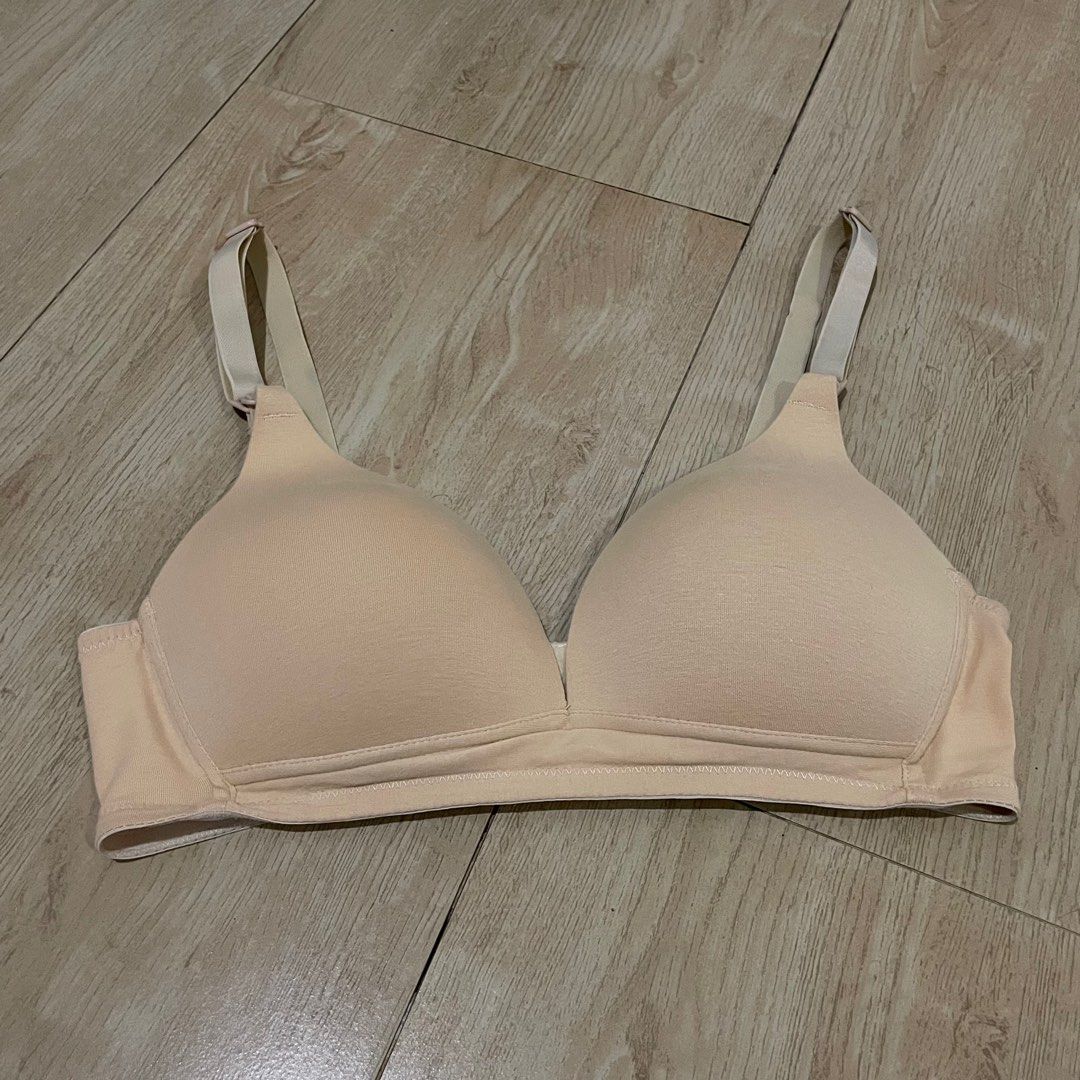 Sisterhood Nursing Bra 38/85 (Category: Undergarments & Loungewear) located in Paranaque City. Submitted by jntspns (Listing ID 1395395250, Image 1). Description: Preloved Nursing Bra Size: 38/85 Brand: Sisterhood Issue: discoloration on strap but it does not affect its performance Worn a couple of times only.