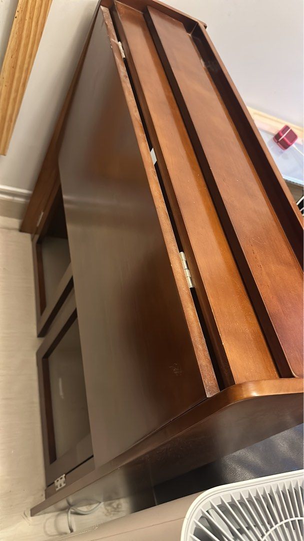 Table （分類：桌子）位於 Hong Kong。 由 tmade__ 提交（商品編號 1377840441，圖片 3）。簡介： 用過一兩次 買回來600。