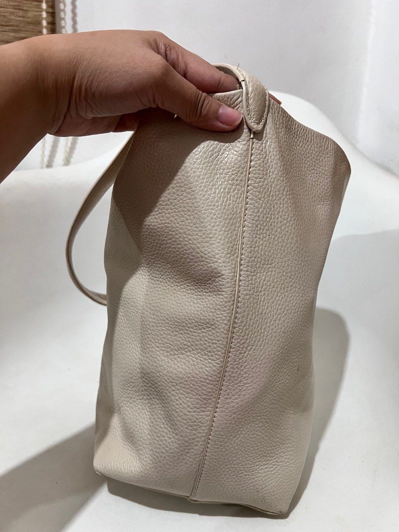 The Row Leather N/S Park Tote Small (Category: Luxury Bags & Wallets) located in Caloocan City. Submitted by eunicepcn (Listing ID 1395481546, Image 2). Description: - The Row Ivory Leather Tote Bag - Small N/S Park Tote style - Single shoulder strap - Spacious interior - Marked "THE ROW" and "MADE IN ITALY" - Ivory color.
