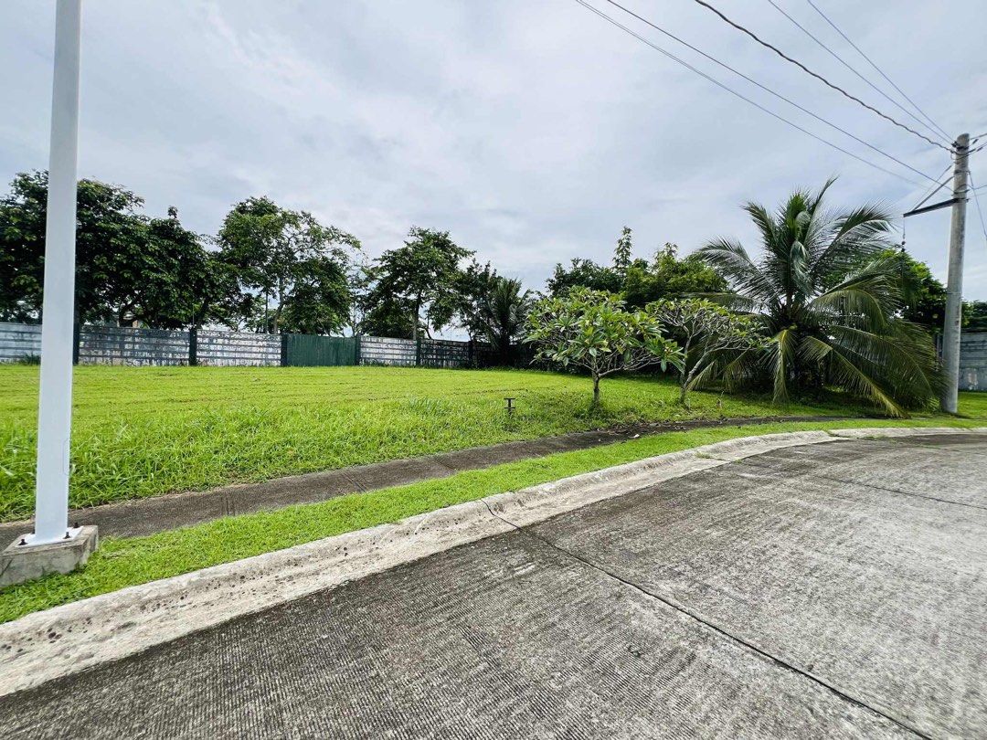 VENARE NUVALI LOT (Category: Lot) located in Makati City. Submitted by annaleelim (Listing ID 1394072025, Image 3). Description: ✅FOR SALE ✅VENARE LOT IN NUVALI 348 SQM CORNER LOT SINGLE LOADED FACING SOUTH WEST REGULAR CUT CLEAN TITLE UPDATED TAX & DUES ASKING 46,000 PER SQUARE METER (116,008,000) SLIGHTLY NEGOTIABLE DIRECT TO OWNER.