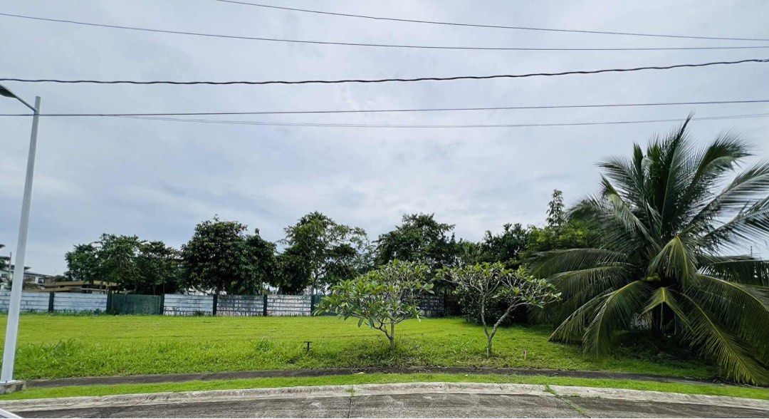 VENARE NUVALI LOT (Category: Lot) located in Makati City. Submitted by annaleelim (Listing ID 1394072025, Image 1). Description: ✅FOR SALE ✅VENARE LOT IN NUVALI 348 SQM CORNER LOT SINGLE LOADED FACING SOUTH WEST REGULAR CUT CLEAN TITLE UPDATED TAX & DUES ASKING 46,000 PER SQUARE METER (116,008,000) SLIGHTLY NEGOTIABLE DIRECT TO OWNER.