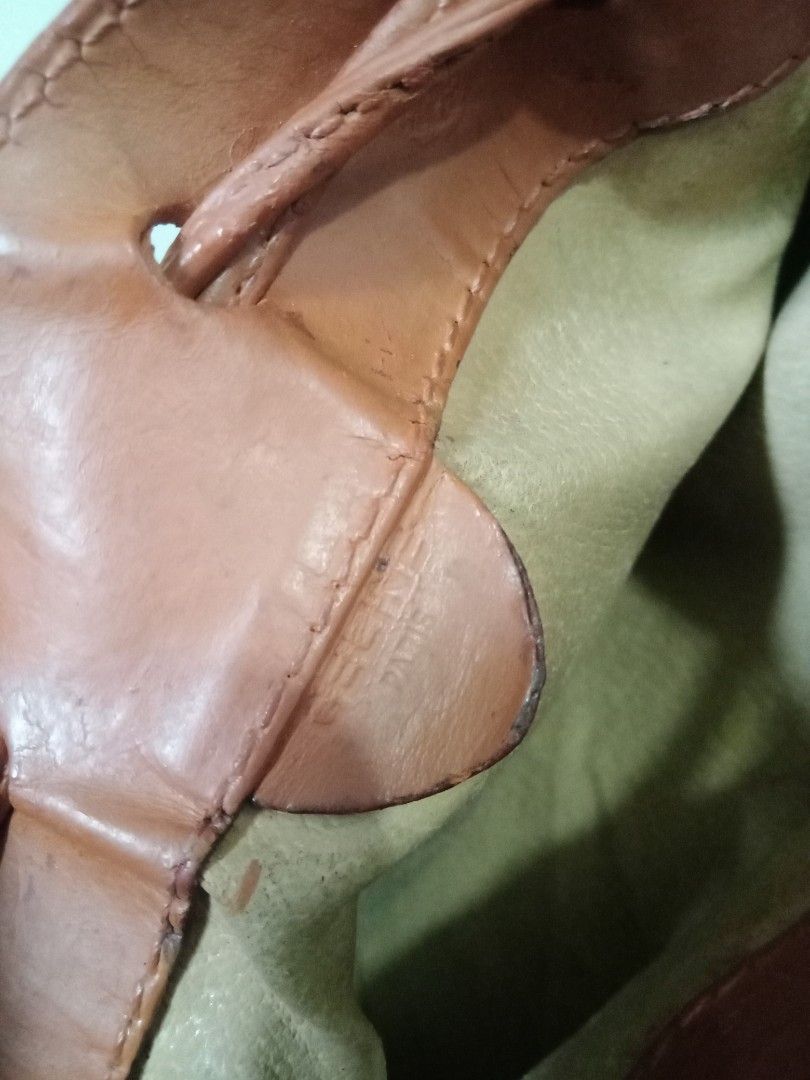 Vtg Celine bucket sling bag (Category: Luxury Bags & Wallets) located in Santo Tomas. Submitted by rexadominice (Listing ID 1395402072, Image 3). Description: heavy leather material wearable.