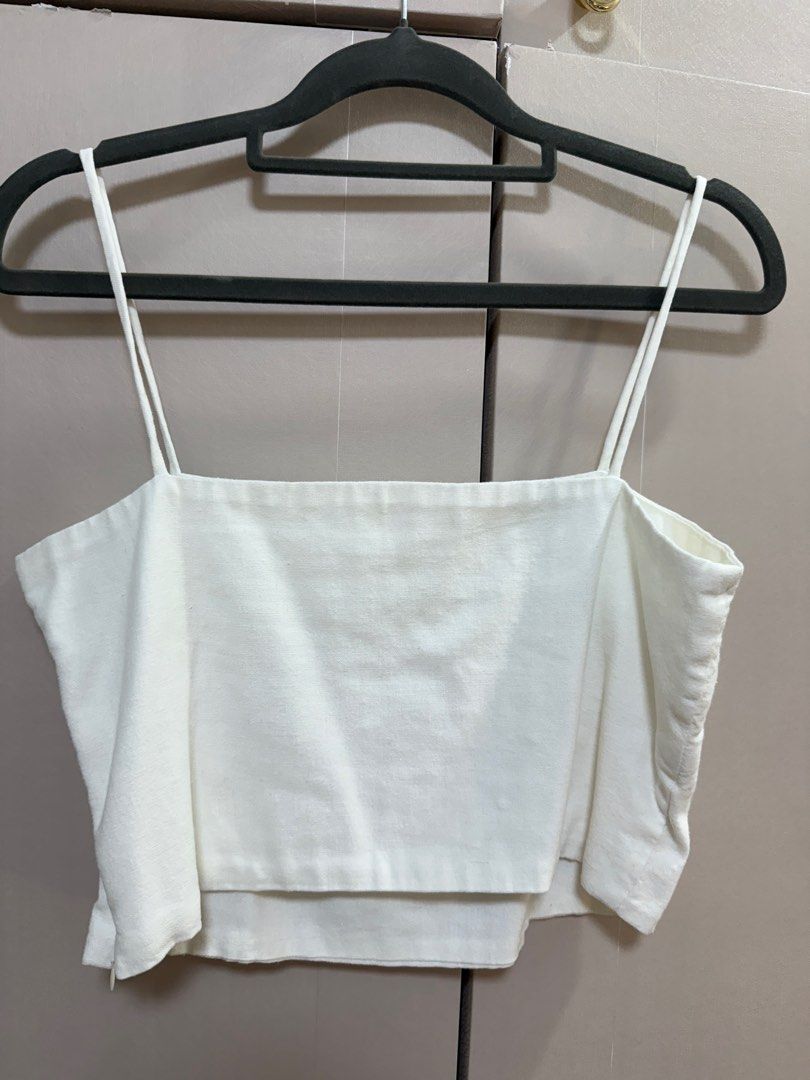Wear Laya Linen top (Category: Sleeveless) located in Paranaque City. Submitted by shop_tinascloset (Listing ID 1395451399, Image 2). Description: Double lined, no flaws best fits s-m with smaller bust :) .