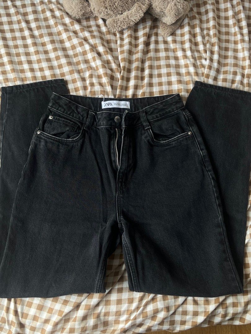 Zara Black Denim Jeans (Category: Jeans) located in Manila. Submitted by nasch (Listing ID 1395389367, Image 1). Description: - Zara black denim jeans - Classic five-pocket design - Zip fly and button closure - Straight leg fit - Size: EUR 36, USA 4, MEX 26.