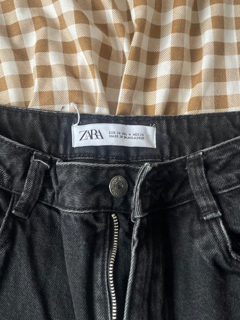 Zara Black Denim Jeans (Category: Jeans) located in Manila. Submitted by nasch (Listing ID 1395389367, Image 2). Description: - Zara black denim jeans - Classic five-pocket design - Zip fly and button closure - Straight leg fit - Size: EUR 36, USA 4, MEX 26.