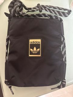 Adidas 黑色斜孭袋64242127185538110