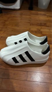(Category: ) located in . Submitted by sneakers_27 (Listing ID 1390548229, Image 1). Description: .