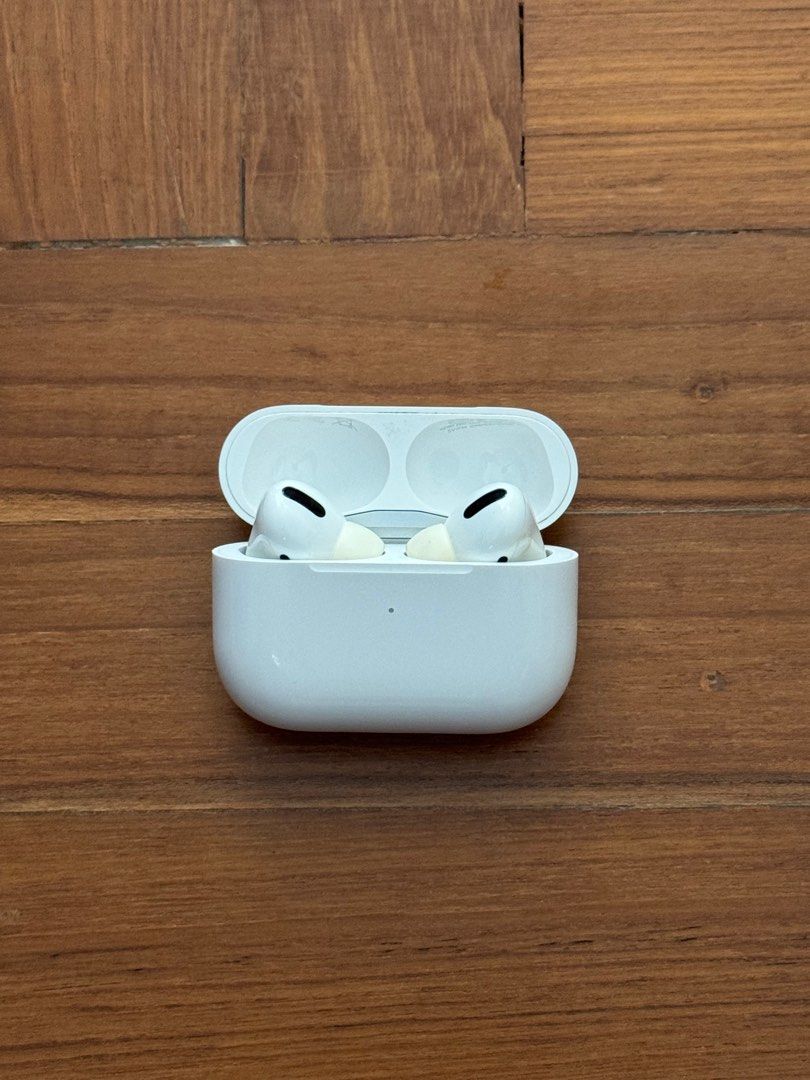 Apple AirPods Pro (1st Gen) with Case63612124807299112