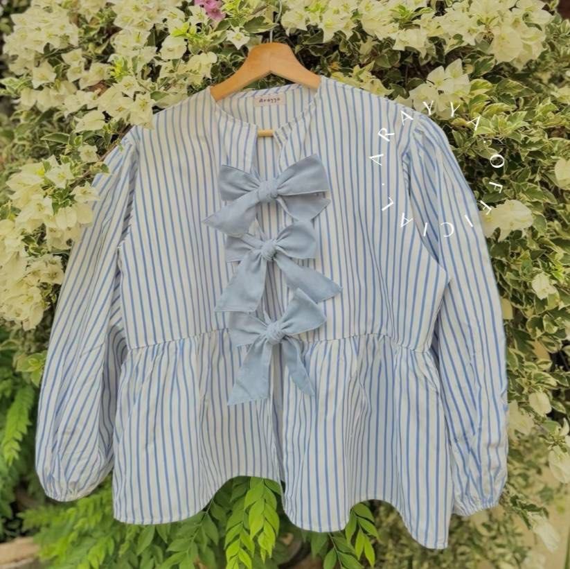 Arraya Bow Striped Blouse (Category: Blouses) located in Kuala Lumpur. Submitted by nrlimnkdr (Listing ID 1390465534, Image 2). Description: Pit: 22’ Length: 24’ 📌 Picture creds to owner 📌 Price already inc pos to SM 📌 Condition like new!! (Wore once) Dm me if u’re interested :).