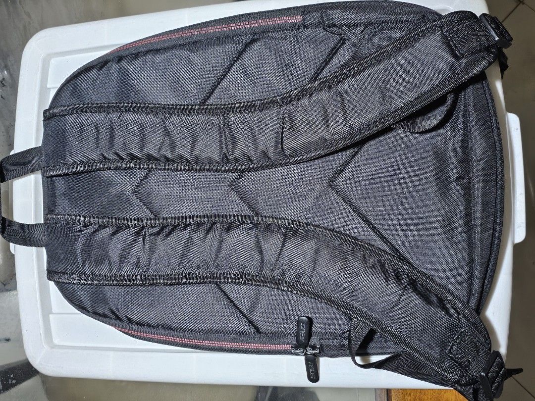 ASUS BLACK BACKPACK LAPTOP BAG (Category: Backpacks) located in Manila. Submitted by closet_ng_mama_ko (Listing ID 1390589413, Image 2). Description: DONT LIKE THE PRICE? FEEL FREE TO MAKE AN OFFER ❣‼️ Item: Backpack Brand: Asus 🩷 Kasiya 15 inch laptop 🩷 2 compartments 🩷 Nylon fabric ‼️ Item used thrice, stayed in storage ‼️May konting paninikit sa zipper since made out of rubber siya ‼️Price still negotiable ❣PERFECT GIFT FOR ANY OCCASSION.