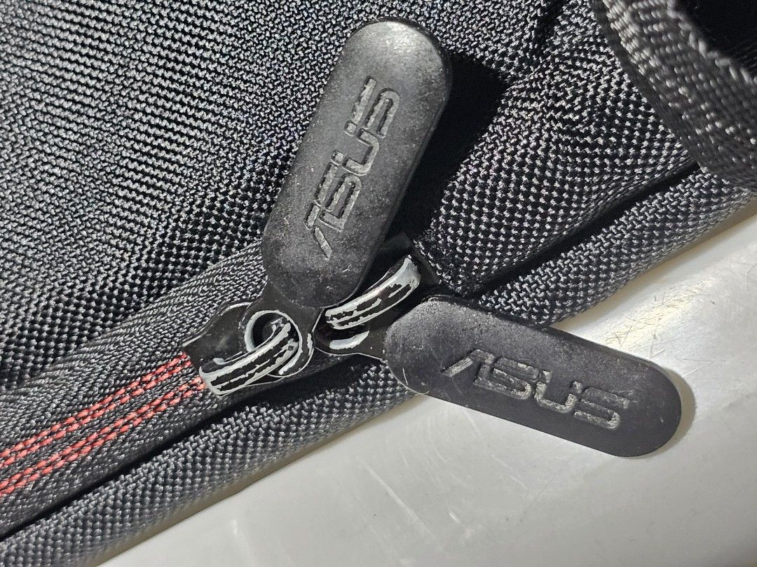 ASUS BLACK BACKPACK LAPTOP BAG (Category: Backpacks) located in Manila. Submitted by closet_ng_mama_ko (Listing ID 1390589413, Image 3). Description: DONT LIKE THE PRICE? FEEL FREE TO MAKE AN OFFER ❣‼️ Item: Backpack Brand: Asus 🩷 Kasiya 15 inch laptop 🩷 2 compartments 🩷 Nylon fabric ‼️ Item used thrice, stayed in storage ‼️May konting paninikit sa zipper since made out of rubber siya ‼️Price still negotiable ❣PERFECT GIFT FOR ANY OCCASSION.