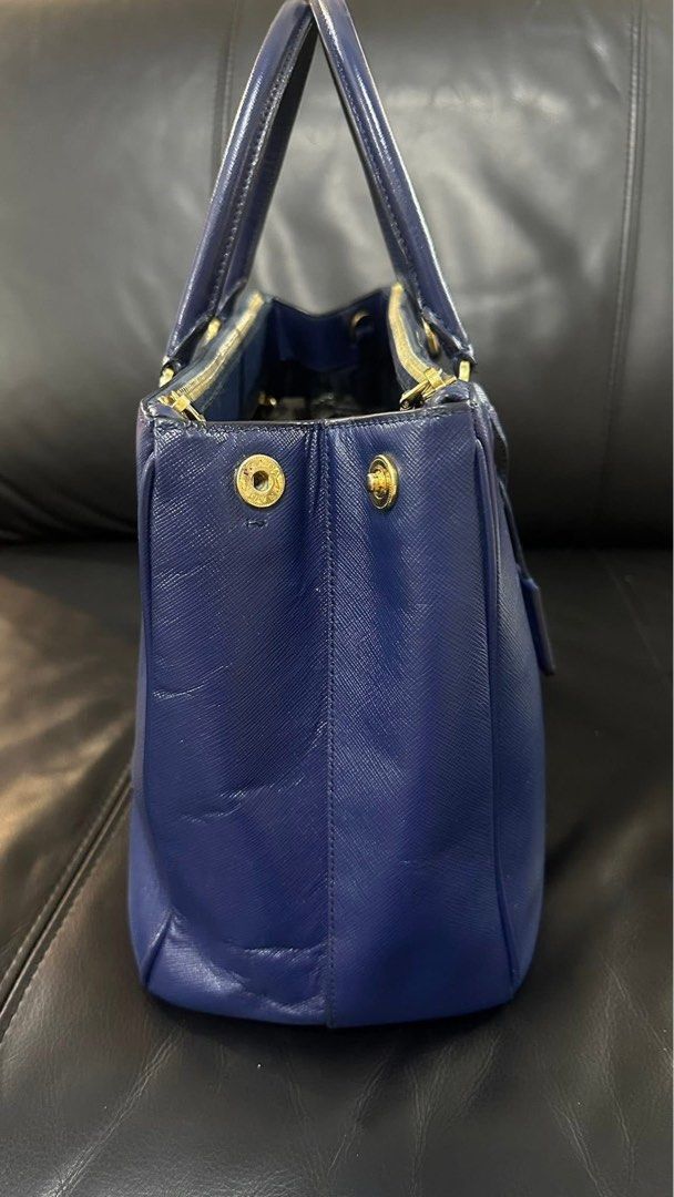 Authentic Prada (Category: Luxury Bags & Wallets) located in Manila. Submitted by chloe_luxuries (Listing ID 1390493838, Image 3). Description: Guaranteed Original Prada Saffiano Lux Double Zip Medium size Comes with longstrap and dustbag Pm for more details .