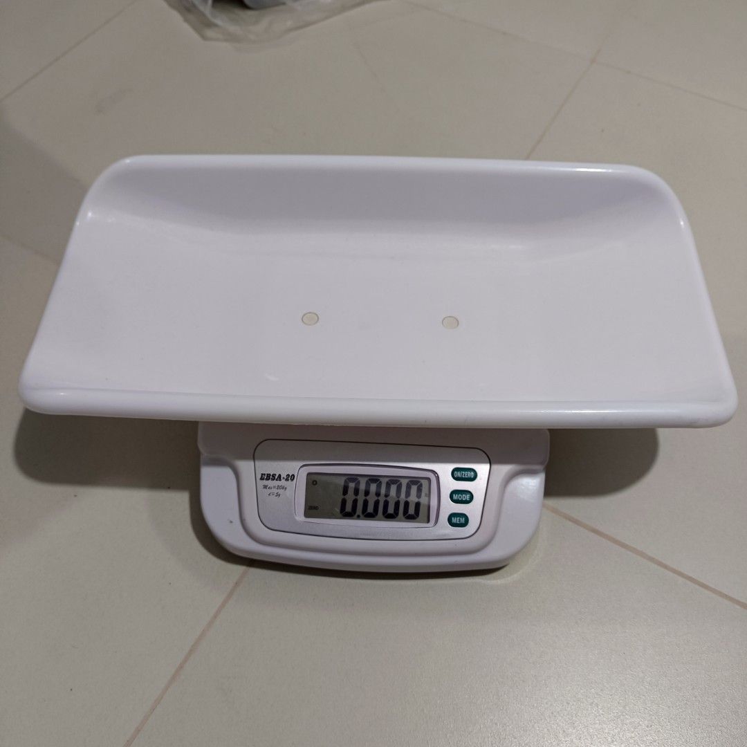 Baby Weighint scale fully functioning but battery not included it needs 4pcs AA (Category: Health Monitors & Weighing Scales) located in Makati City. Submitted by princess_lisa (Listing ID 1390558962, Image 1). Description: .