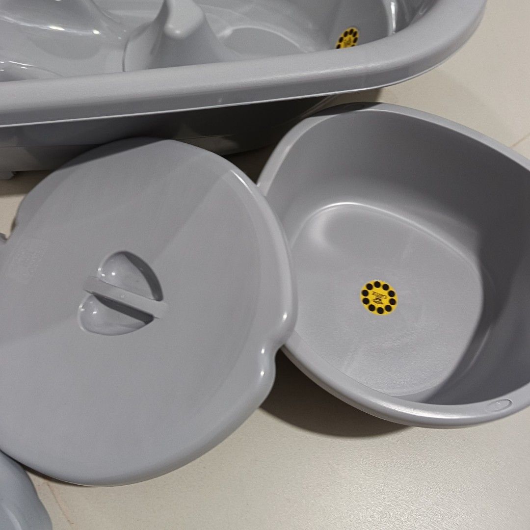 Bebe Castle Baby Bath Set with adjustable sitting (Category: Bathtub & Bath Accessories) located in Makati City. Submitted by princess_lisa (Listing ID 1390560754, Image 3). Description: no box.