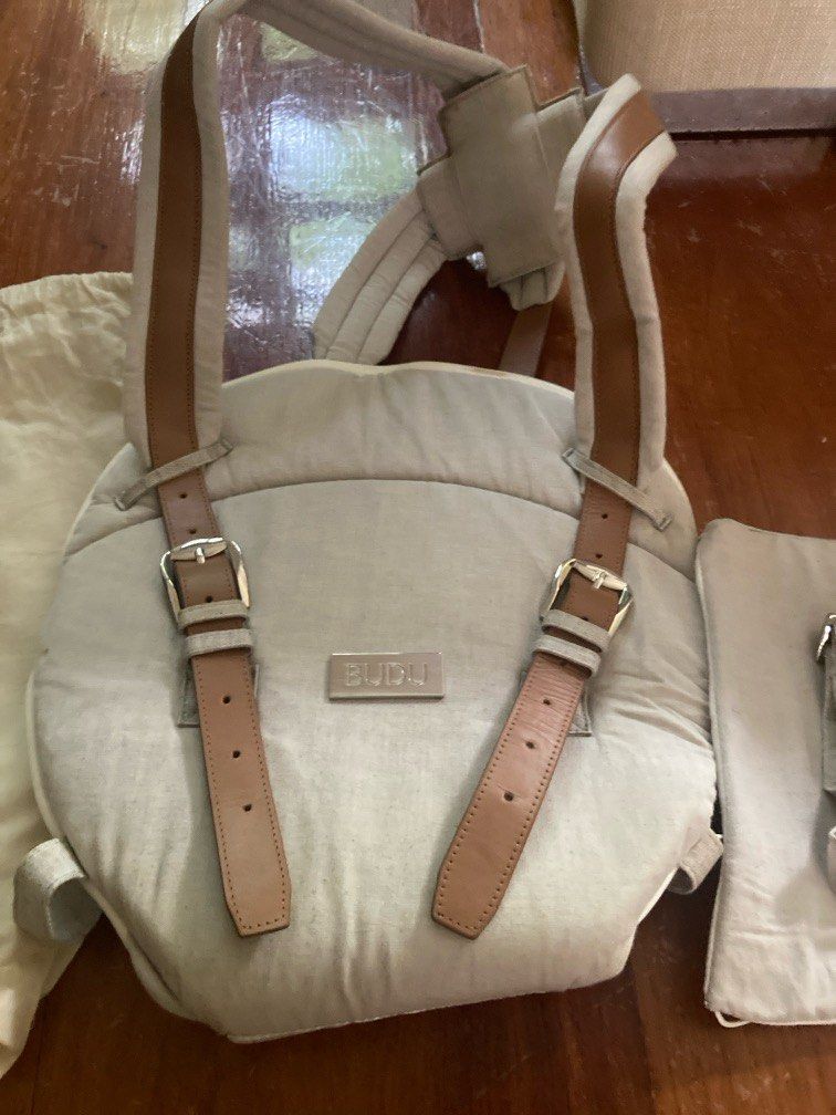 Budu Baby Carrier (Category: Carriers & Slings) located in Muntinlupa City. Submitted by itsrosecloset (Listing ID 1390428040, Image 1). Description: Needs wash .