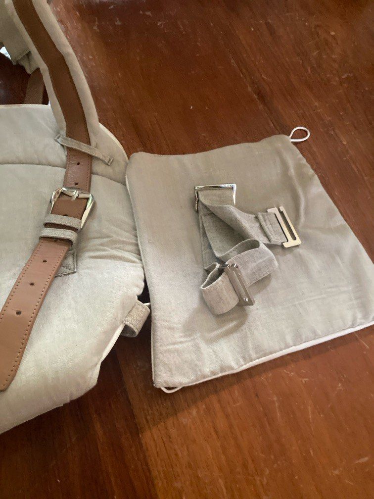 Budu Baby Carrier (Category: Carriers & Slings) located in Muntinlupa City. Submitted by itsrosecloset (Listing ID 1390428040, Image 3). Description: Needs wash .