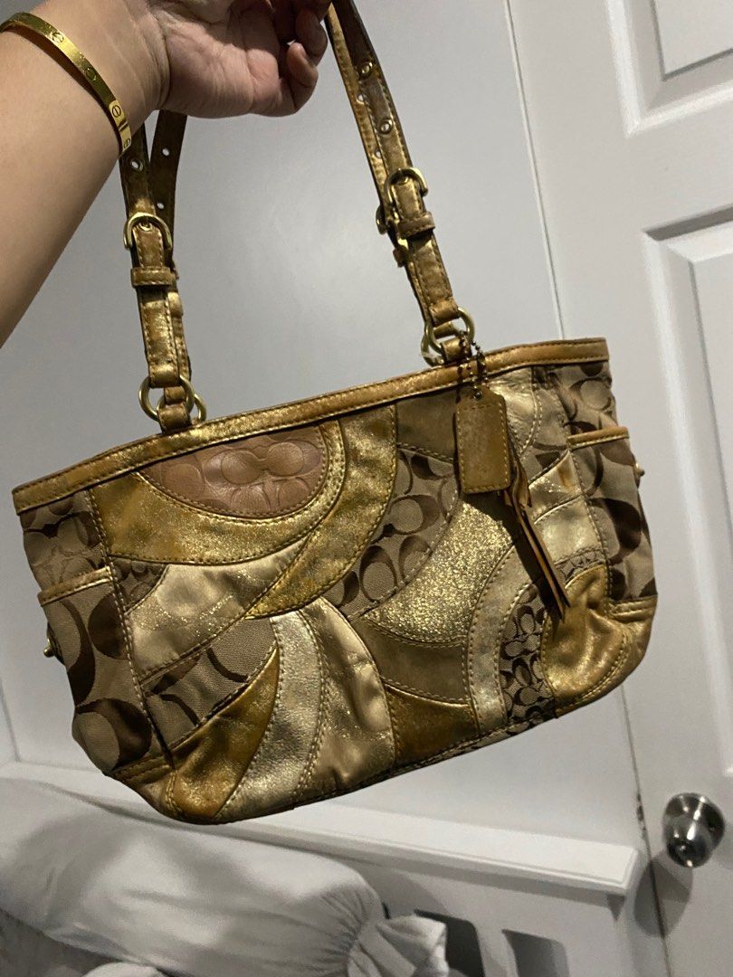Coach Patchwork (Category: Luxury Bags & Wallets) located in San Juan, La Union. Submitted by xoxoluvmiffy (Listing ID 1390449059, Image 1). Description: OG Coach Patchwork.