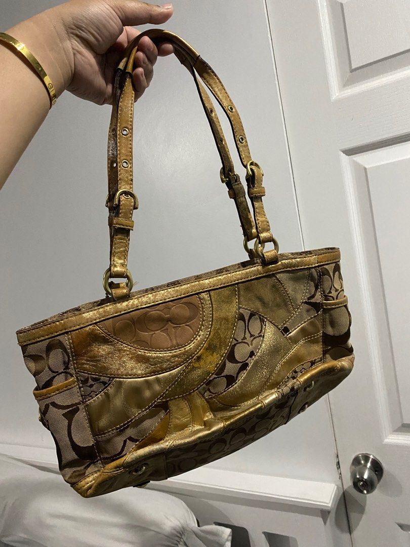 Coach Patchwork (Category: Luxury Bags & Wallets) located in San Juan, La Union. Submitted by xoxoluvmiffy (Listing ID 1390449059, Image 2). Description: OG Coach Patchwork.