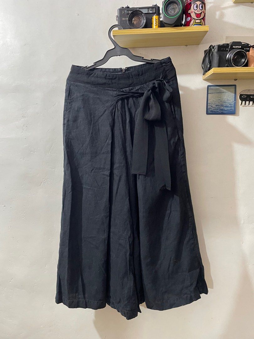 Crisp Linen Harajuku Pants (Category: Jeans) located in Paranaque City. Submitted by ultra.violet (Listing ID 1390576215, Image 2). Description: Bought from @pansypants ig for 600 pesos Rfs: decluttering.