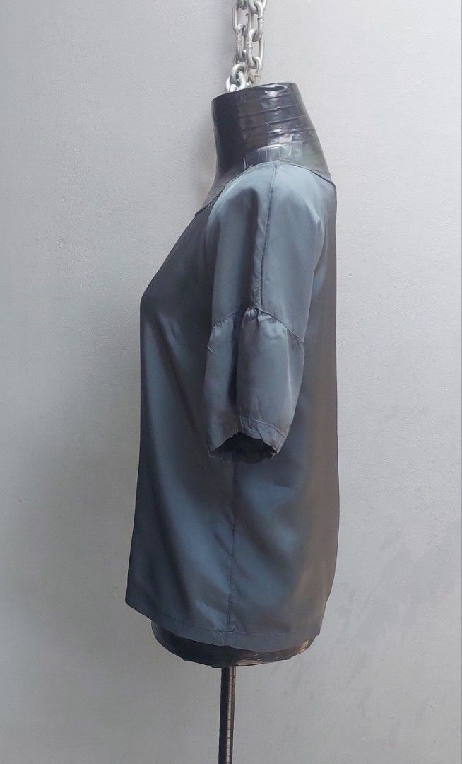 Dries Van Noten Rayon Top (Category: Blouses) located in Manila. Submitted by plovedmonster (Listing ID 1390420626, Image 3). Description: Shl. ( approx): 16" Bust: 19" Sleeve length (approx): 9.5" Length from nape: 24" FLAWS: scratches last photos.