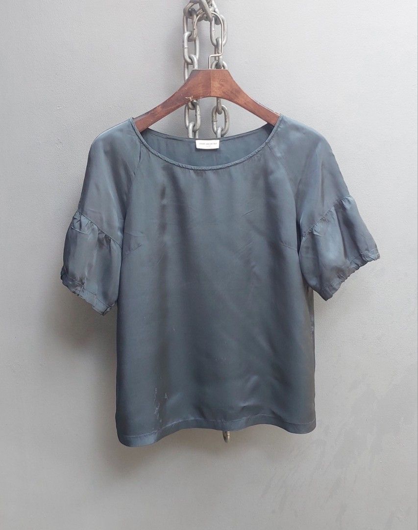 Dries Van Noten Rayon Top (Category: Blouses) located in Manila. Submitted by plovedmonster (Listing ID 1390420626, Image 2). Description: Shl. ( approx): 16" Bust: 19" Sleeve length (approx): 9.5" Length from nape: 24" FLAWS: scratches last photos.