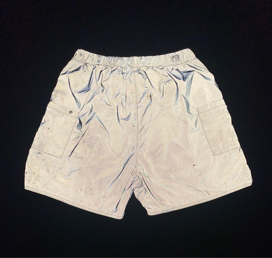 Essentials (Category: Shorts) located in Manila. Submitted by ced_thrift09 (Listing ID 1390573486, Image 3). Description: Issue none .