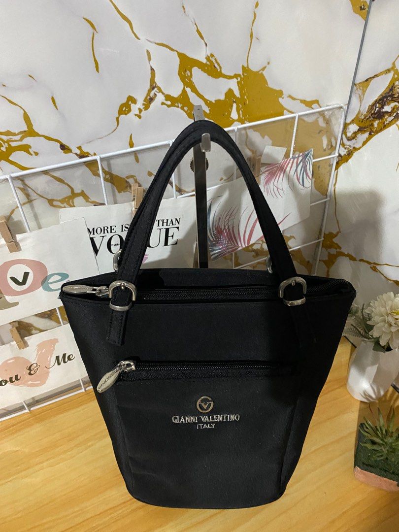 Gianni Valentino (Category: Purses & Pouches) located in Naga. Submitted by taurusg (Listing ID 1390443793, Image 3). Description: Hand bag small can fit long wallet thick nylon No issue.