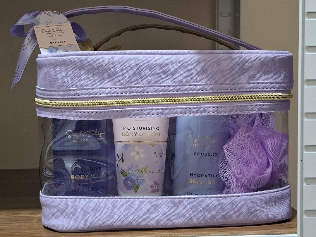 Gift Set Body Care Simple Indulgence (Category: Bath) located in Quezon City. Submitted by ang.leighanne (Listing ID 1390472470, Image 1). Description: available in beige or lavender color.