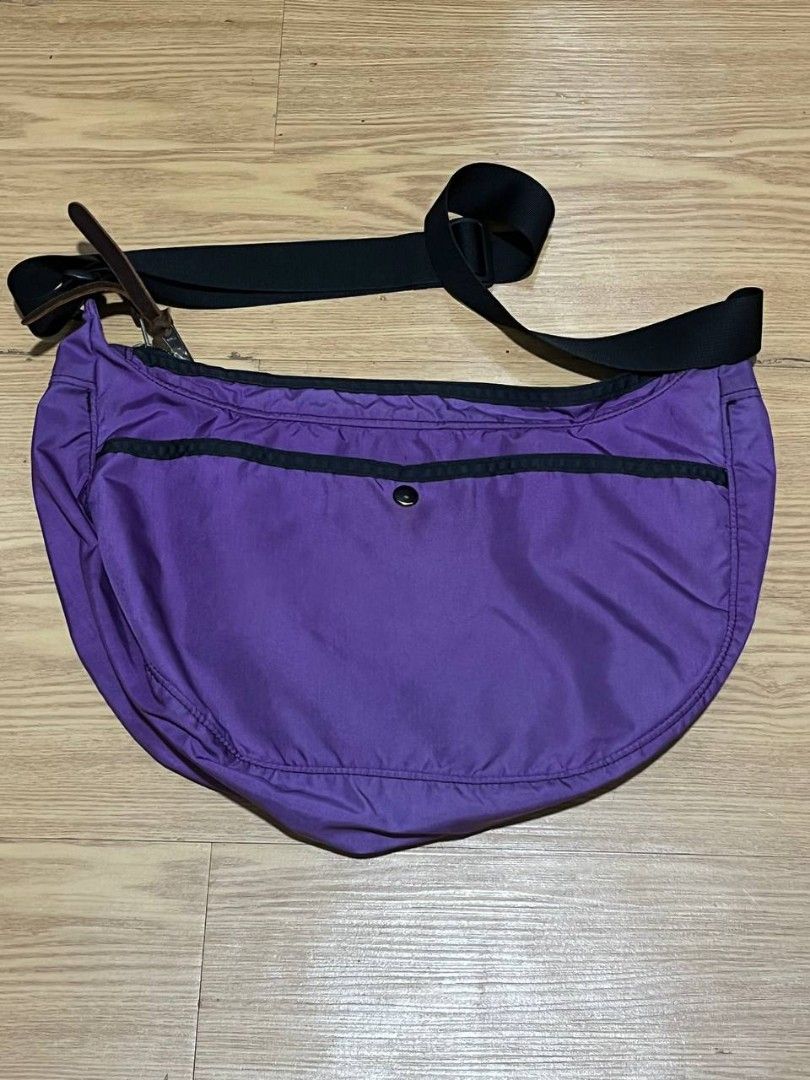 GREGORY SLING BAG (Category: Sling Bags) located in Taguig. Submitted by yyysl_owayyy (Listing ID 1390570923, Image 2). Description: good condition need wash negotiable +sf dm.